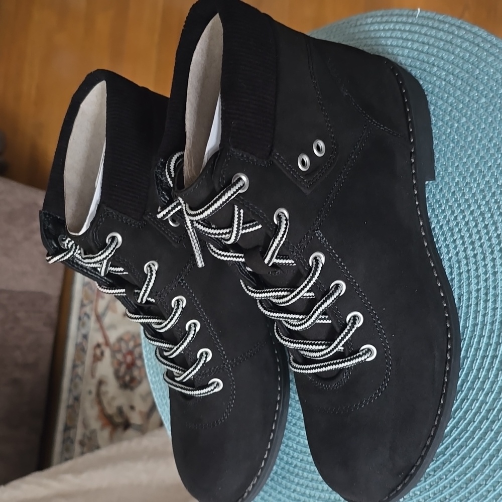 ST. JOHN'S BAY BRAND WOMEN'S BLACK WINTER SHORT LACE UP BOOTS SIZE 7